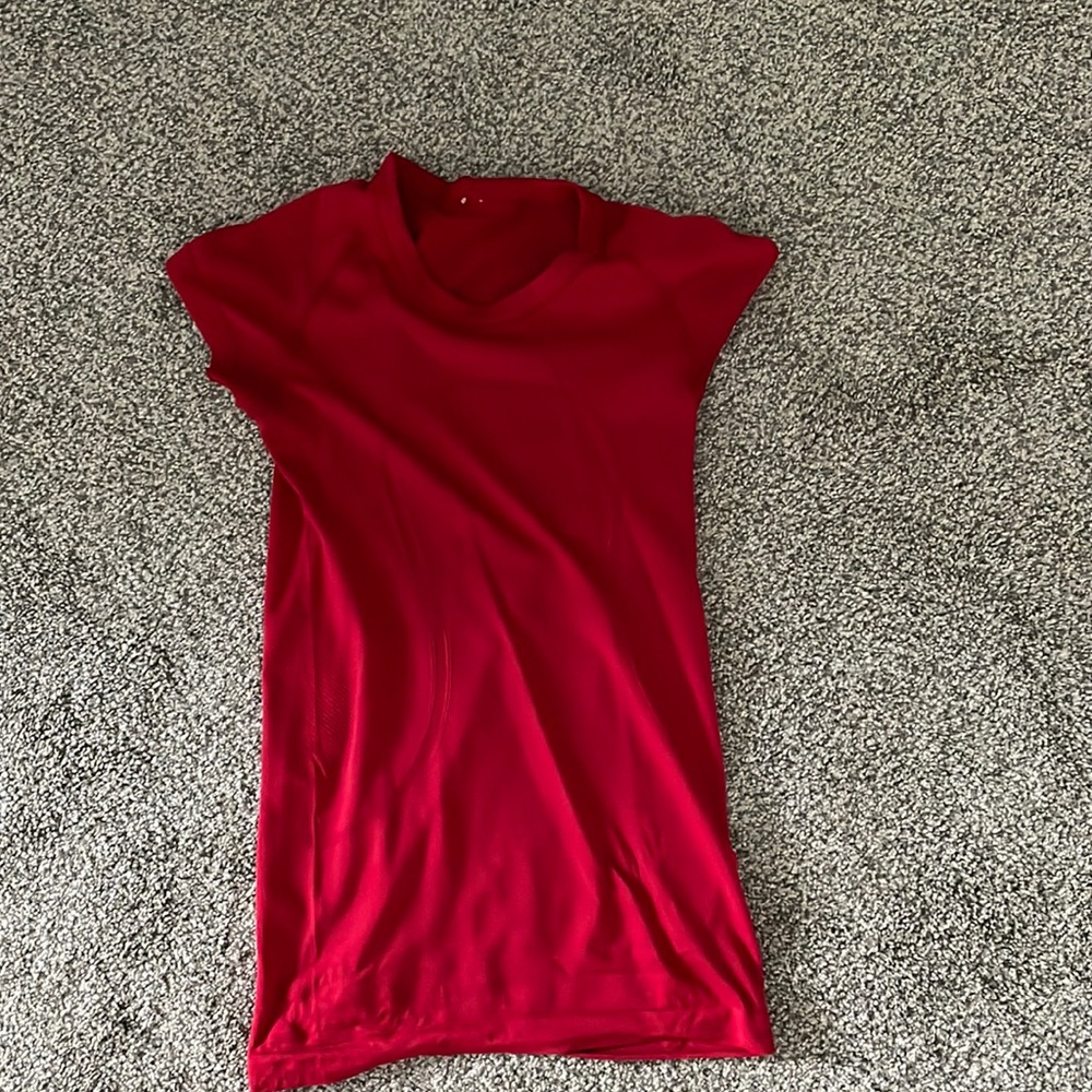 Red Lululemon swiftly tech